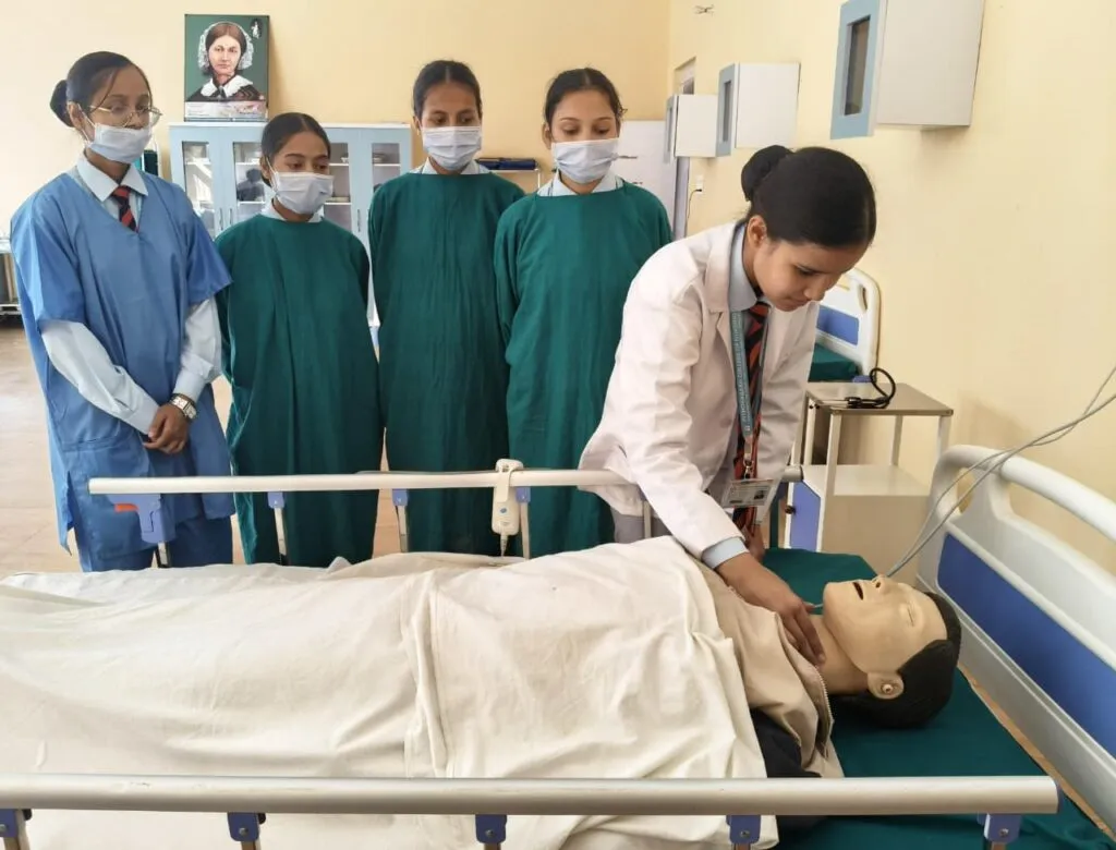Basic cardiac life support session for nursing students
